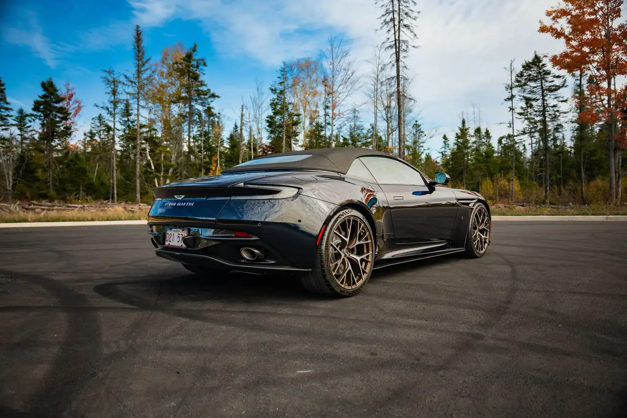 Aston Martin DB12 снимка Aston Martin DB12