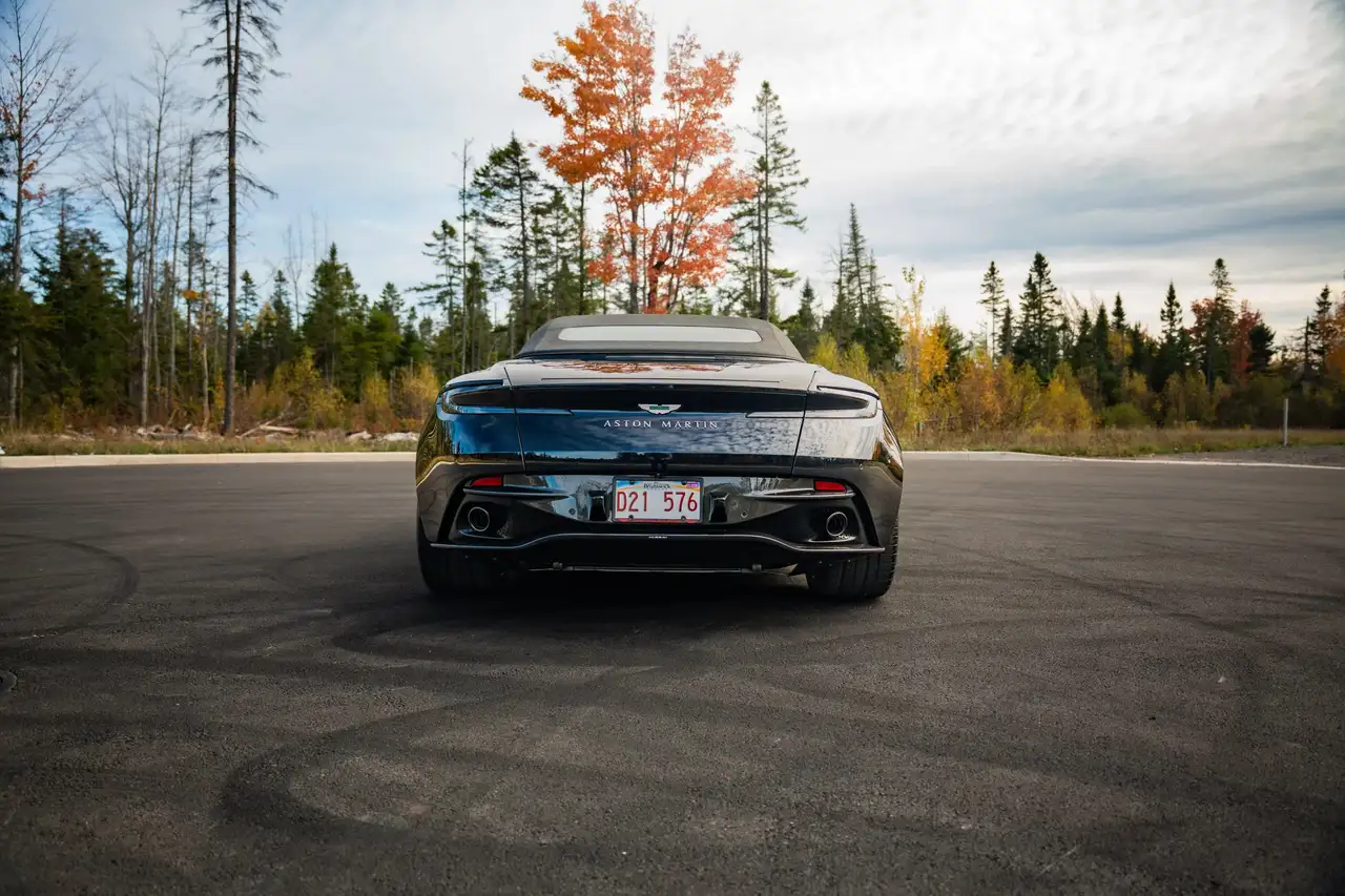 Aston Martin DB12 снимка Aston Martin DB12