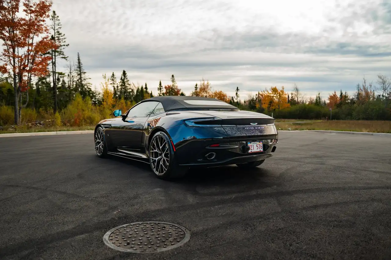 Aston Martin DB12 снимка Aston Martin DB12