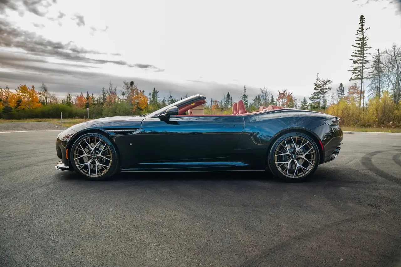 Aston Martin DB12 снимка Aston Martin DB12
