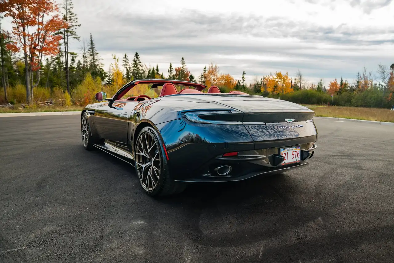 Aston Martin DB12 снимка Aston Martin DB12