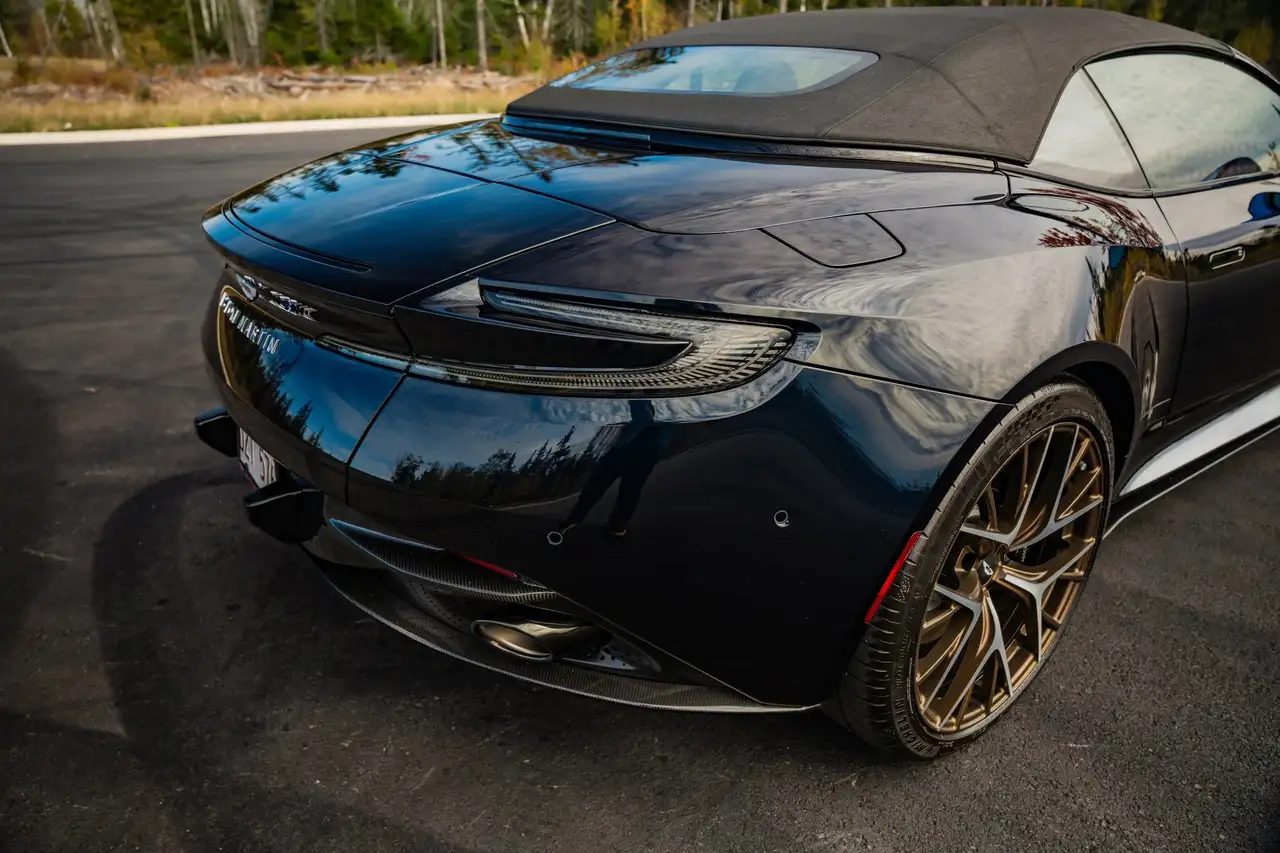 Aston Martin DB12 снимка Aston Martin DB12