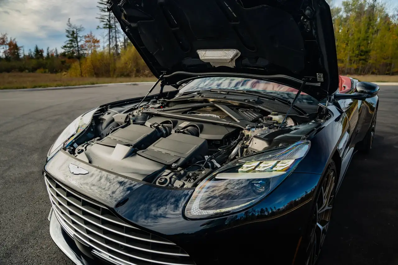 Aston Martin DB12 снимка Aston Martin DB12
