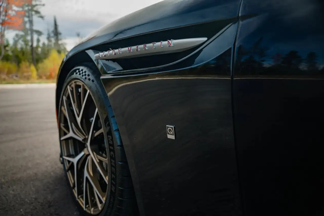 Aston Martin DB12 снимка Aston Martin DB12