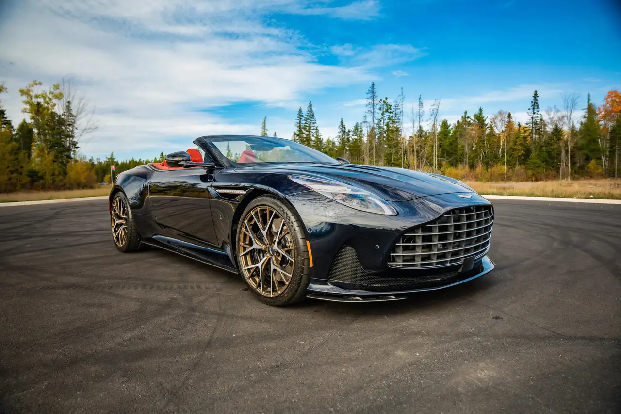 Aston Martin DB12 снимка Aston Martin DB12