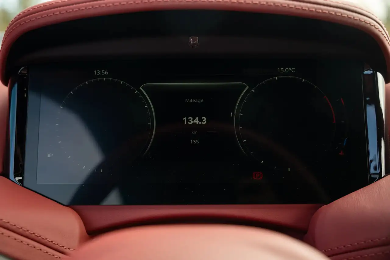 Aston Martin DB12 снимка Aston Martin DB12