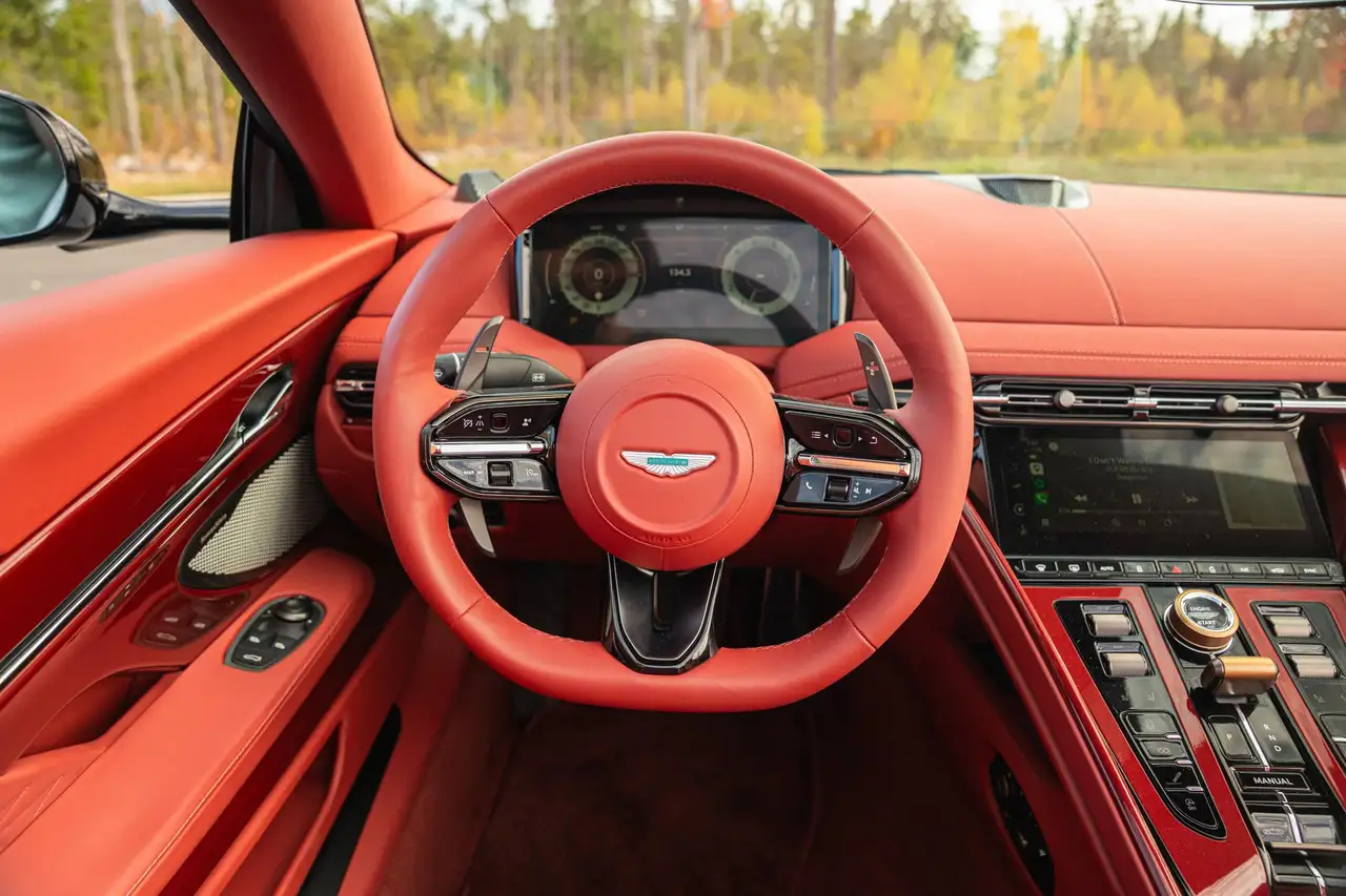 Aston Martin DB12 снимка Aston Martin DB12
