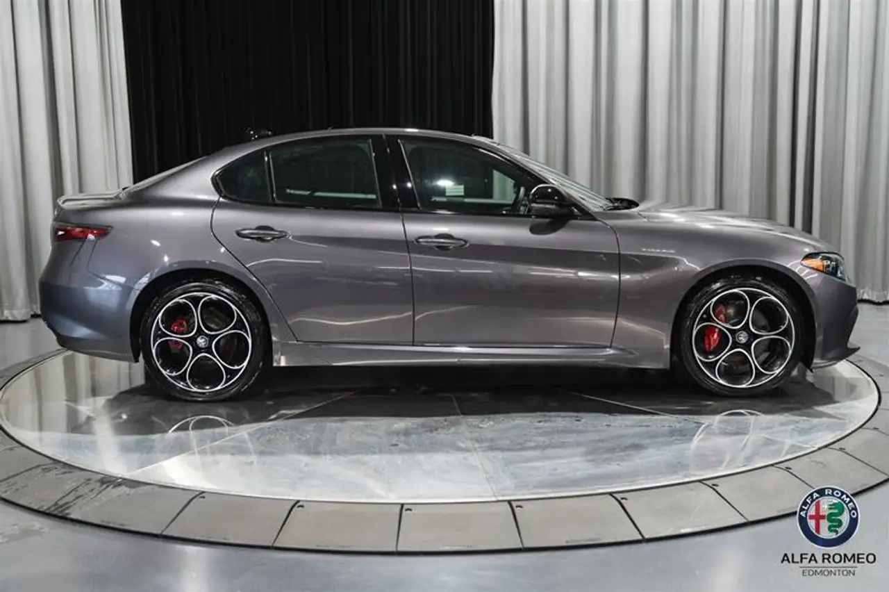Alfa Romeo Giulia снимка Alfa Romeo Giulia
