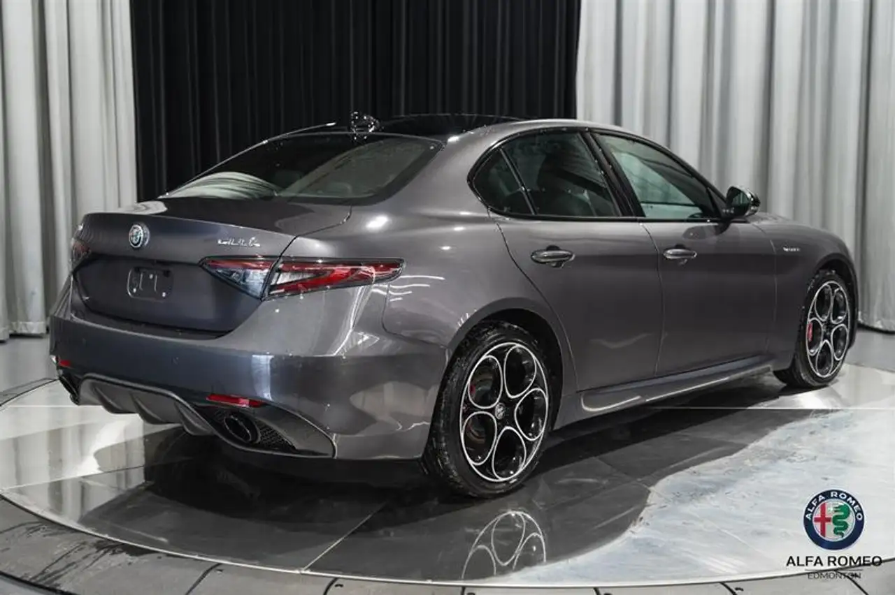 Alfa Romeo Giulia снимка Alfa Romeo Giulia