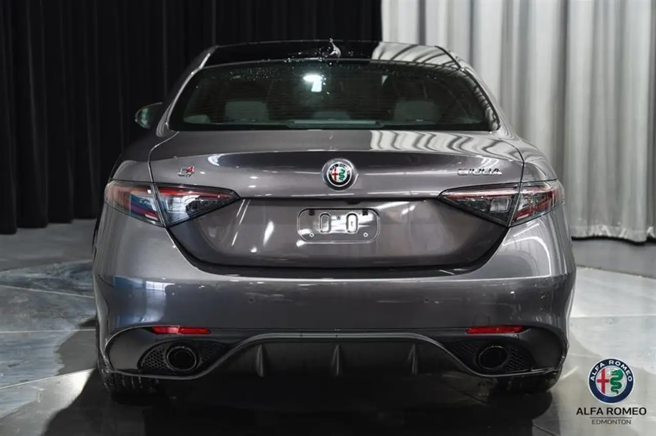 Alfa Romeo Giulia снимка Alfa Romeo Giulia