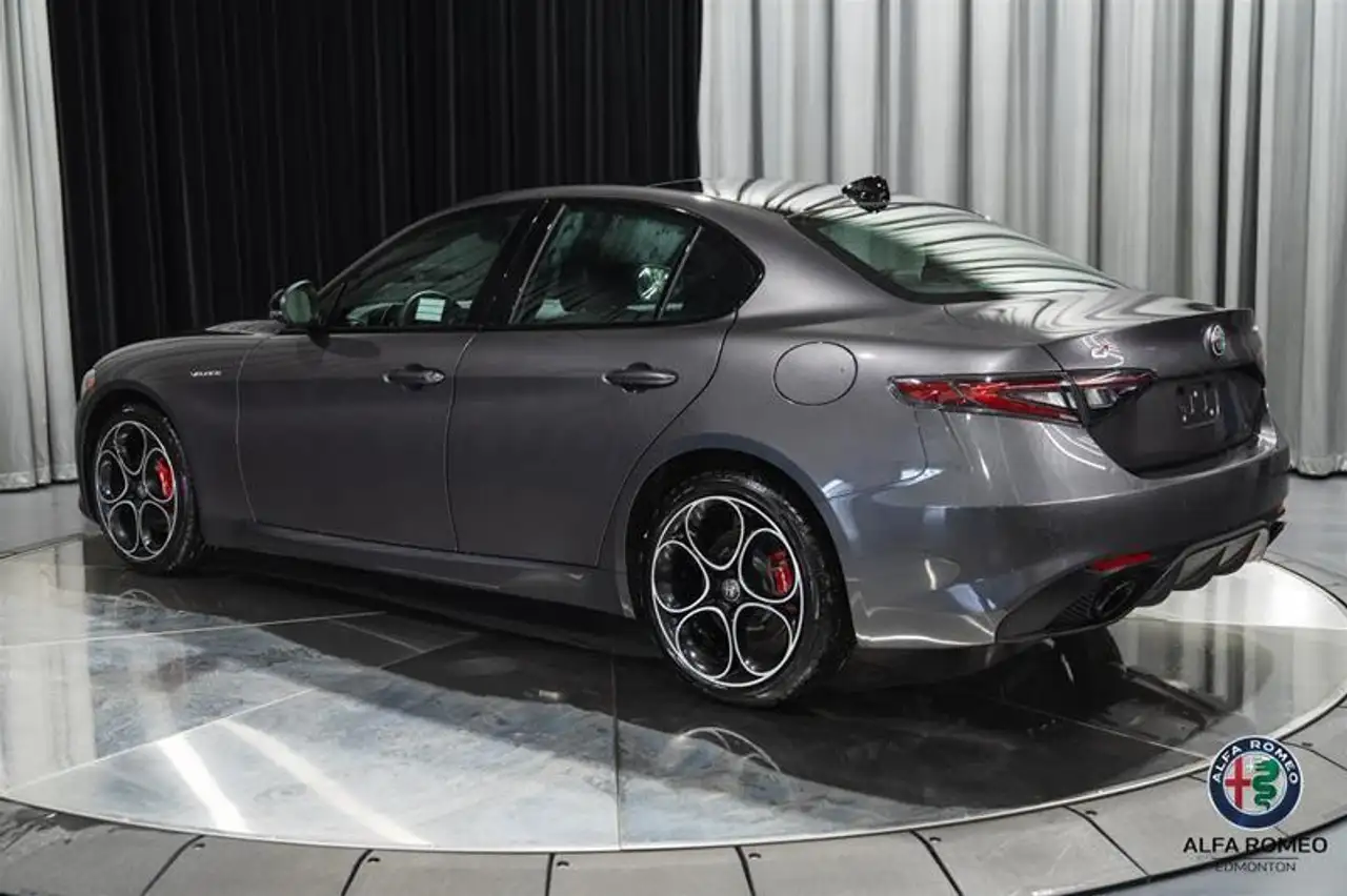 Alfa Romeo Giulia снимка Alfa Romeo Giulia
