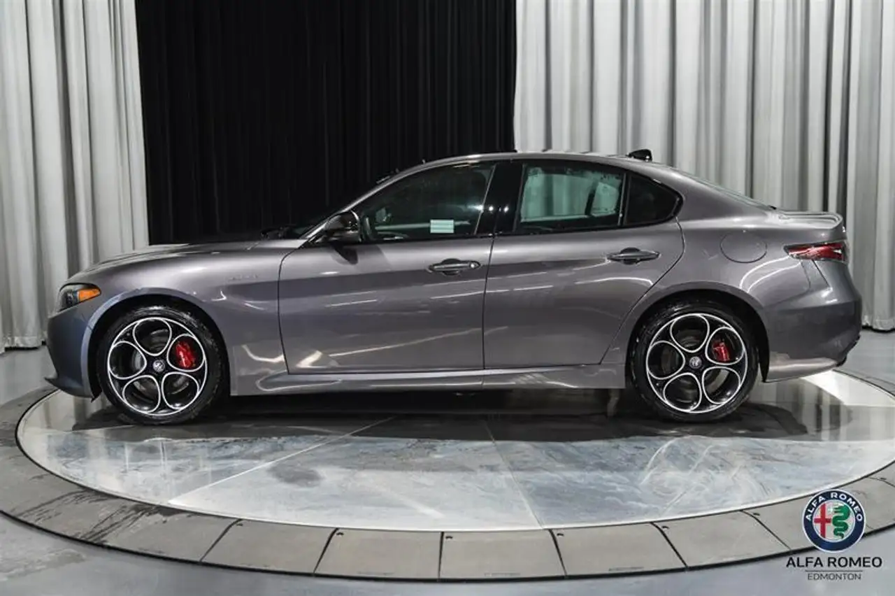 Alfa Romeo Giulia снимка Alfa Romeo Giulia