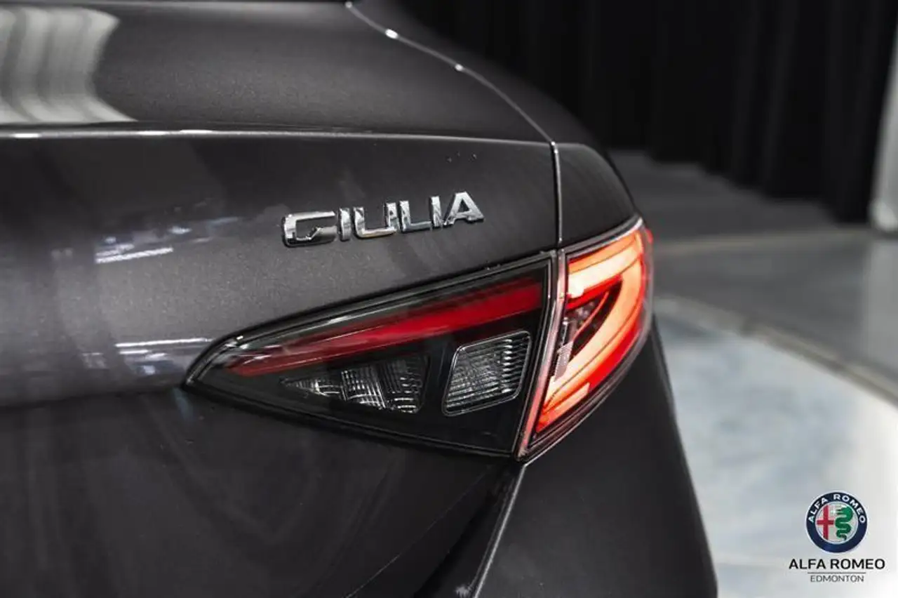 Alfa Romeo Giulia снимка Alfa Romeo Giulia