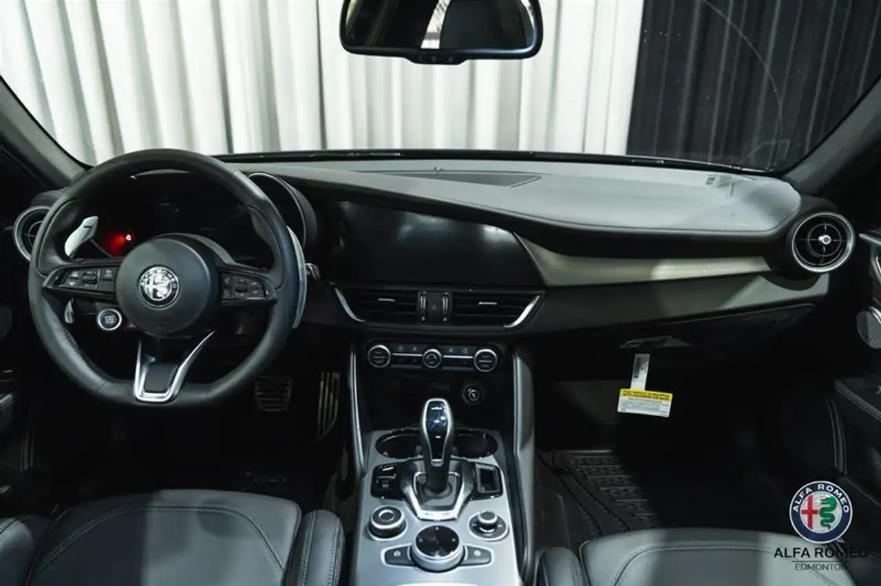 Alfa Romeo Giulia снимка Alfa Romeo Giulia