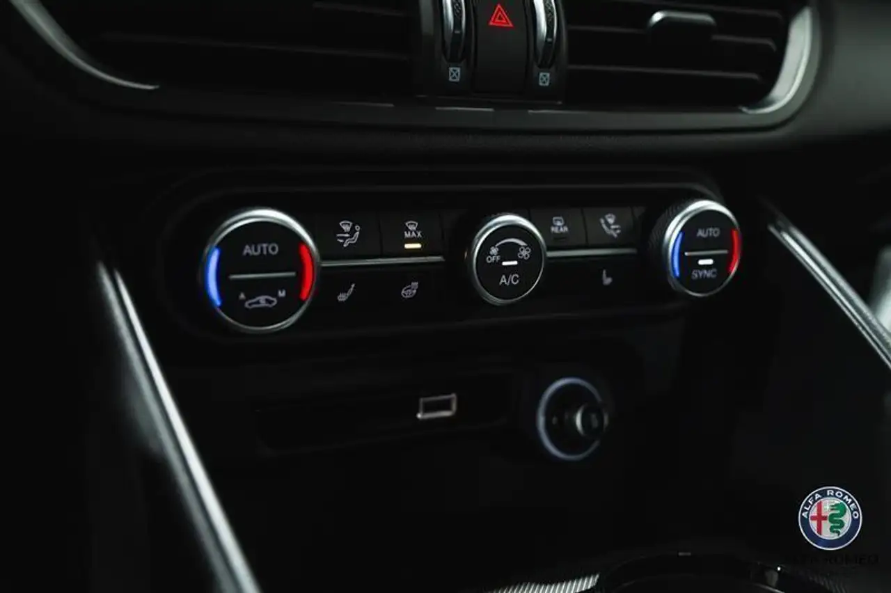 Alfa Romeo Giulia снимка Alfa Romeo Giulia