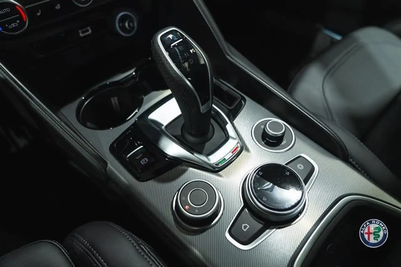 Alfa Romeo Giulia снимка Alfa Romeo Giulia