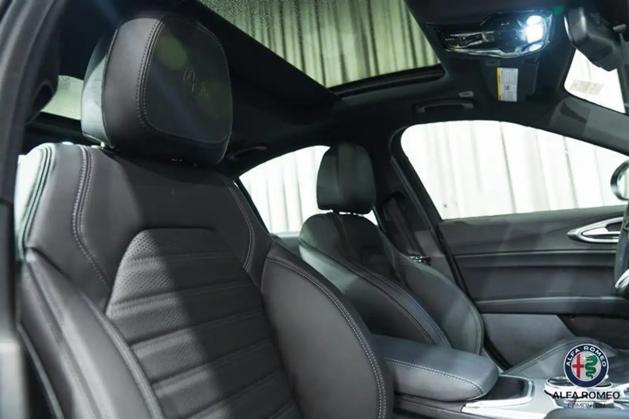 Alfa Romeo Giulia снимка Alfa Romeo Giulia