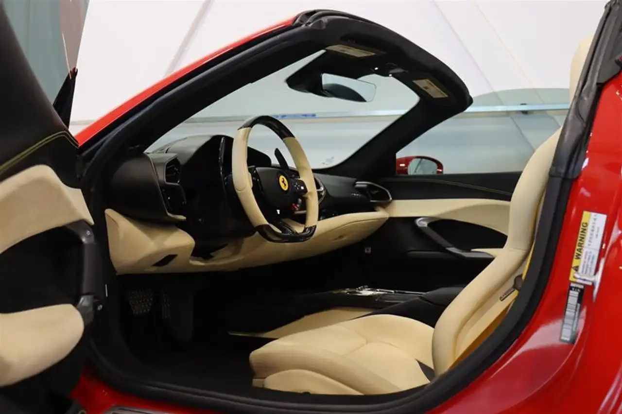 Ferrari 296 GTS снимка Ferrari 296 GTS