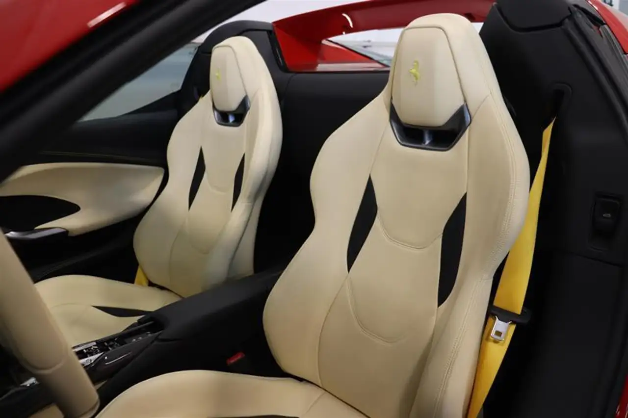 Ferrari 296 GTS снимка Ferrari 296 GTS
