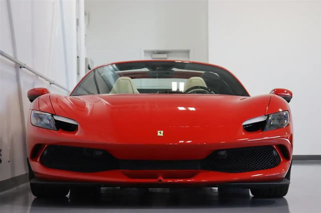Ferrari 296 GTS снимка Ferrari 296 GTS