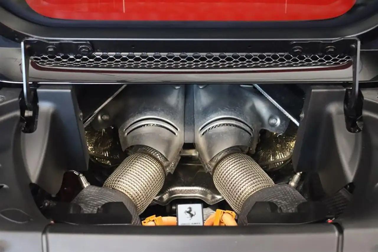 Ferrari 296 GTS снимка Ferrari 296 GTS