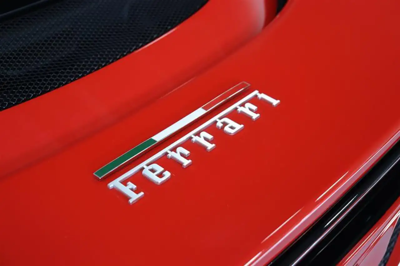 Ferrari 296 GTS снимка Ferrari 296 GTS