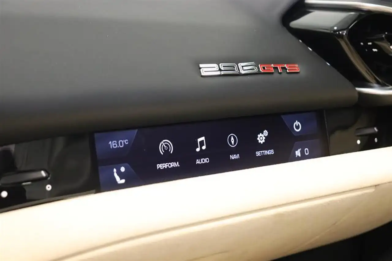 Ferrari 296 GTS снимка Ferrari 296 GTS