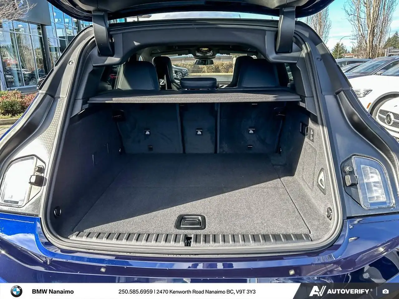 BMW iX photo BMW iX