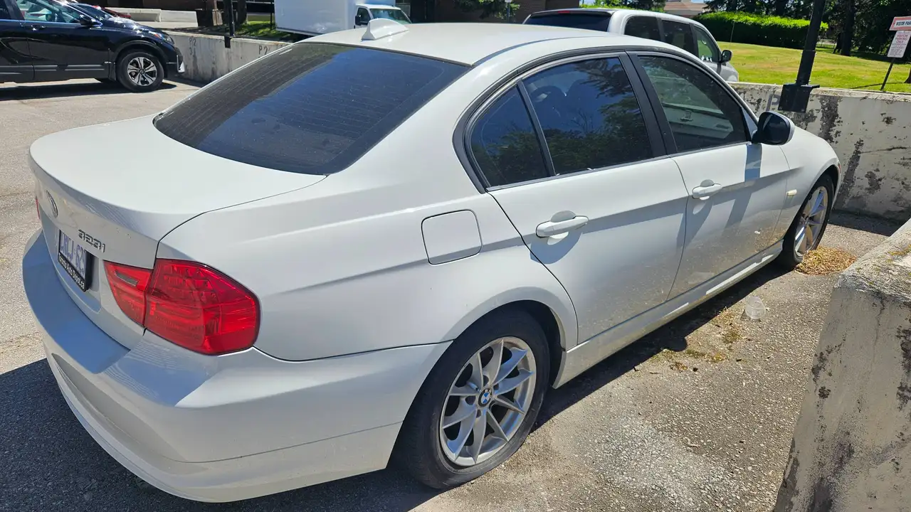 BMW 3 Series снимка BMW 3 Series