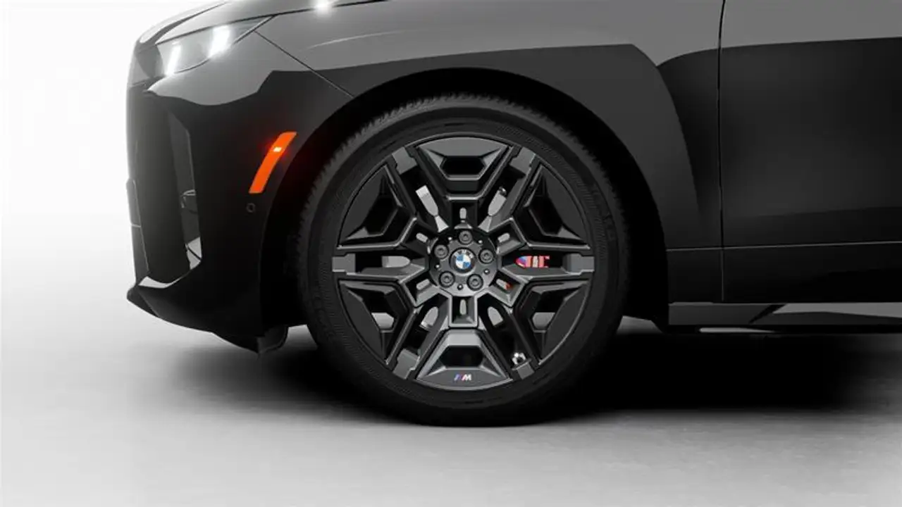 BMW iX photo BMW iX