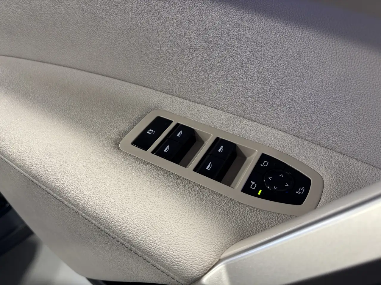 BMW iX photo BMW iX