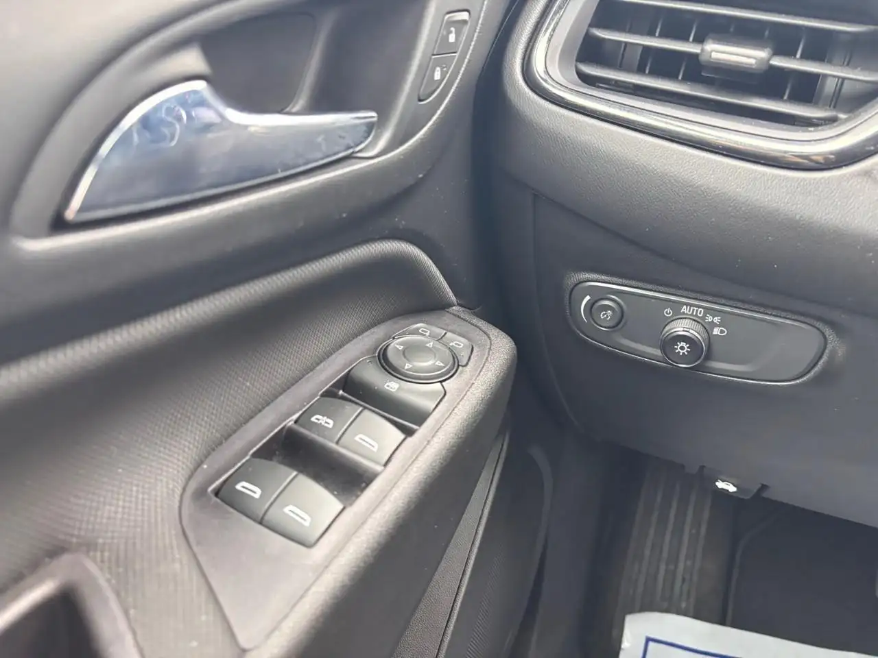 Chevrolet Equinox photo Chevrolet Equinox