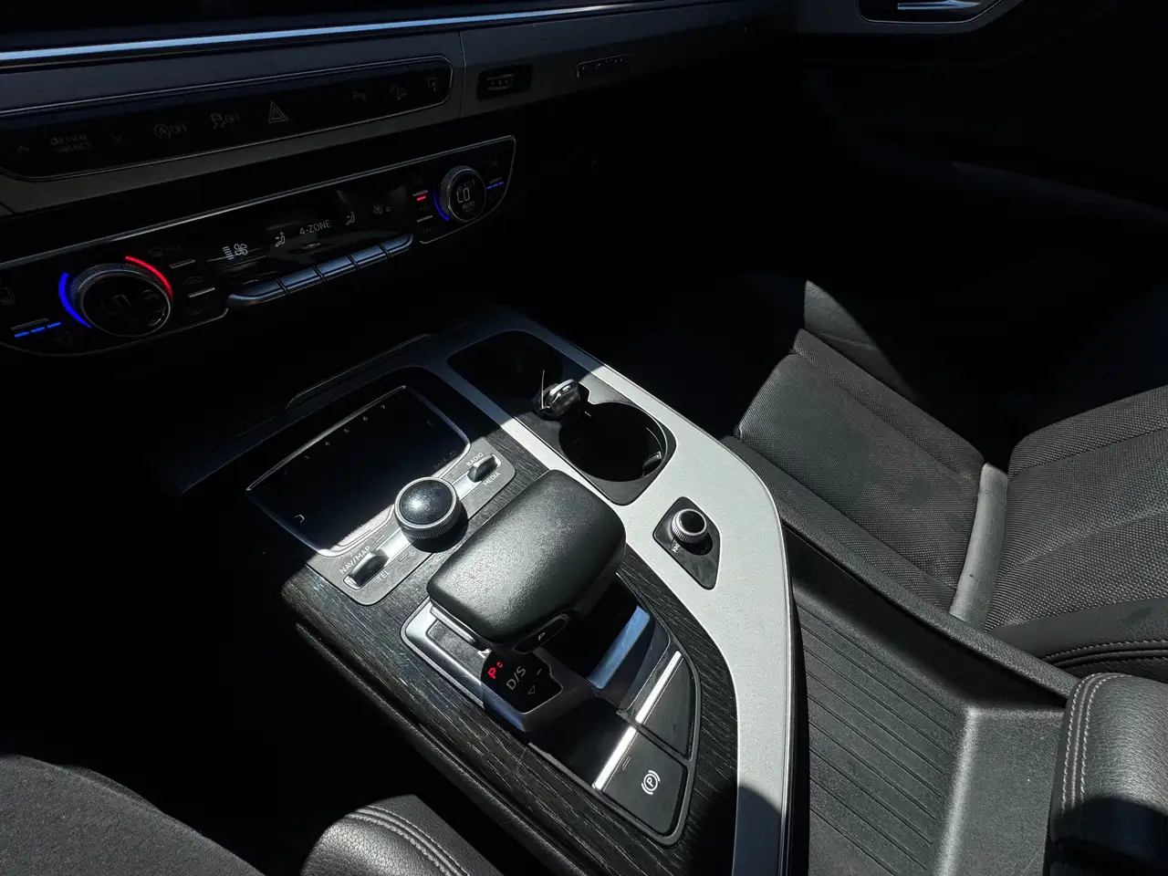 Audi Q7 снимка Audi Q7