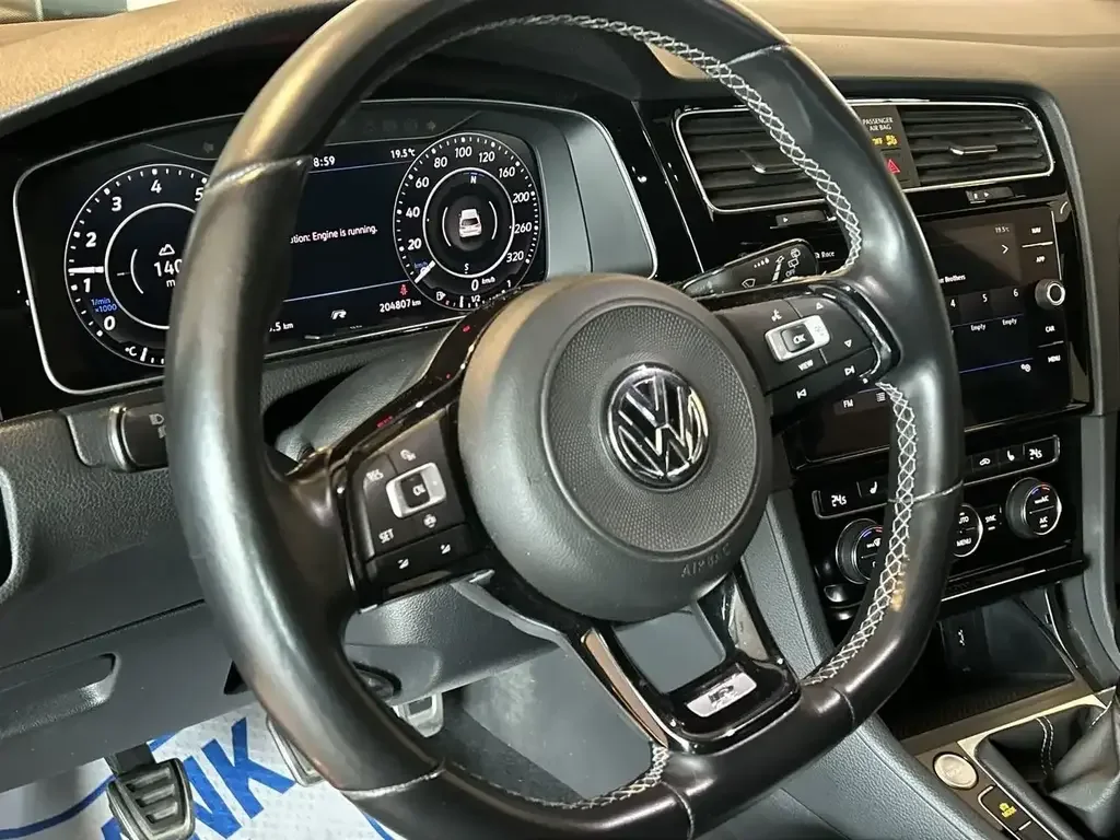 Volkswagen Golf R снимка Volkswagen Golf R
