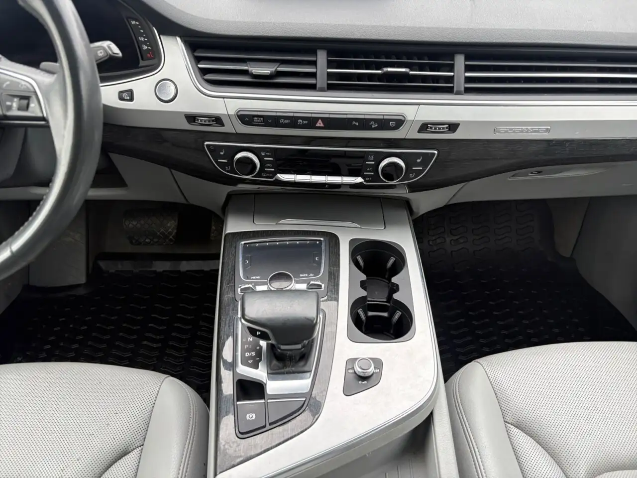 Audi Q7 снимка Audi Q7