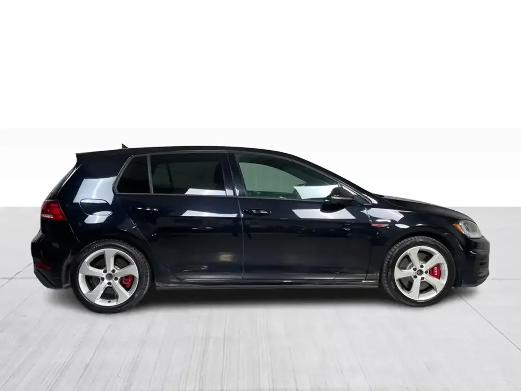 Volkswagen Golf GTI снимка Volkswagen Golf GTI