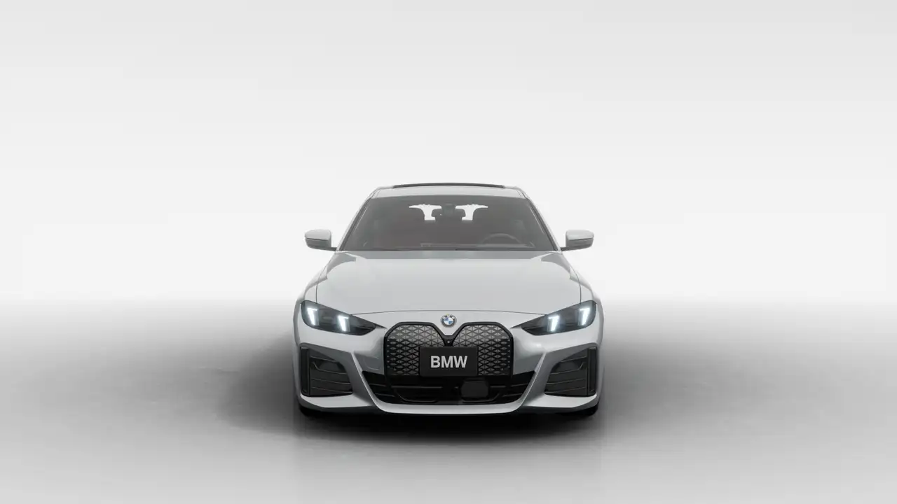 BMW i4 photo BMW i4