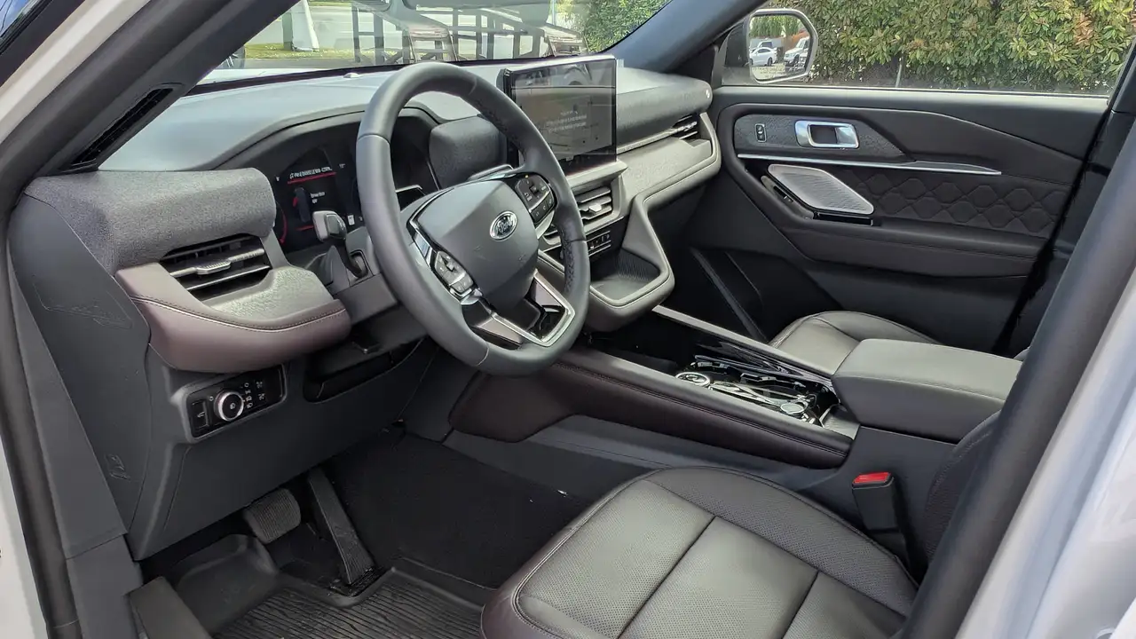 Ford Explorer photo Ford Explorer