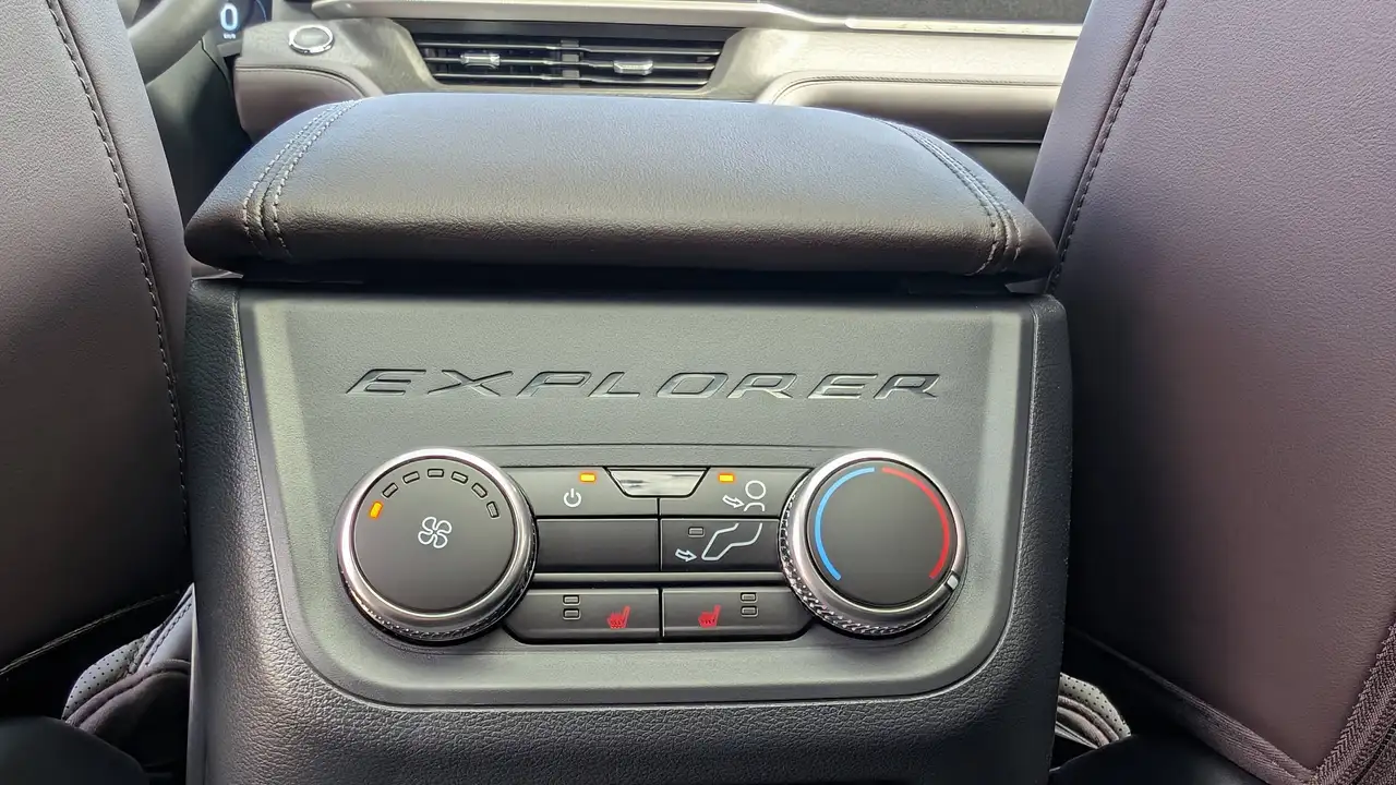 Ford Explorer photo Ford Explorer
