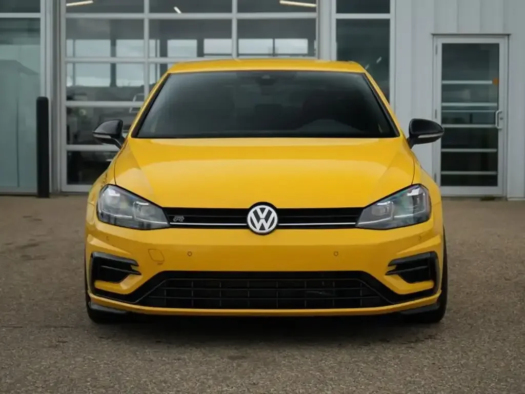 Volkswagen Golf R снимка Volkswagen Golf R