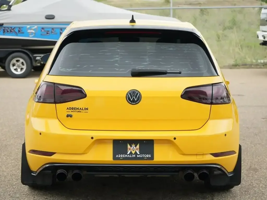 Volkswagen Golf R снимка Volkswagen Golf R