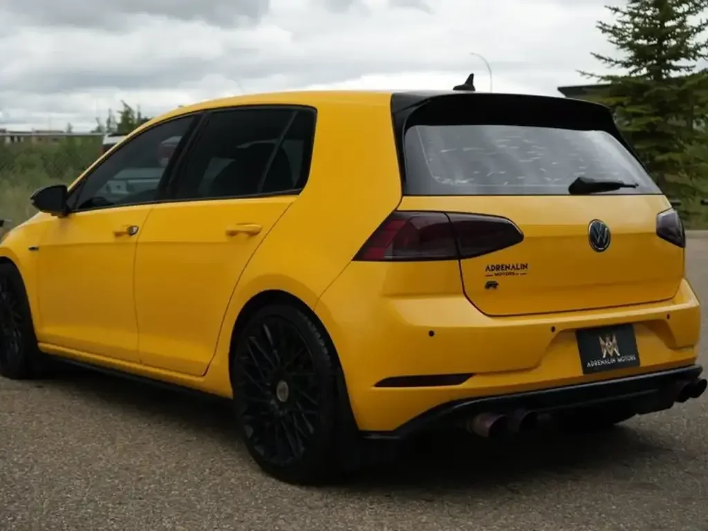 Volkswagen Golf R снимка Volkswagen Golf R