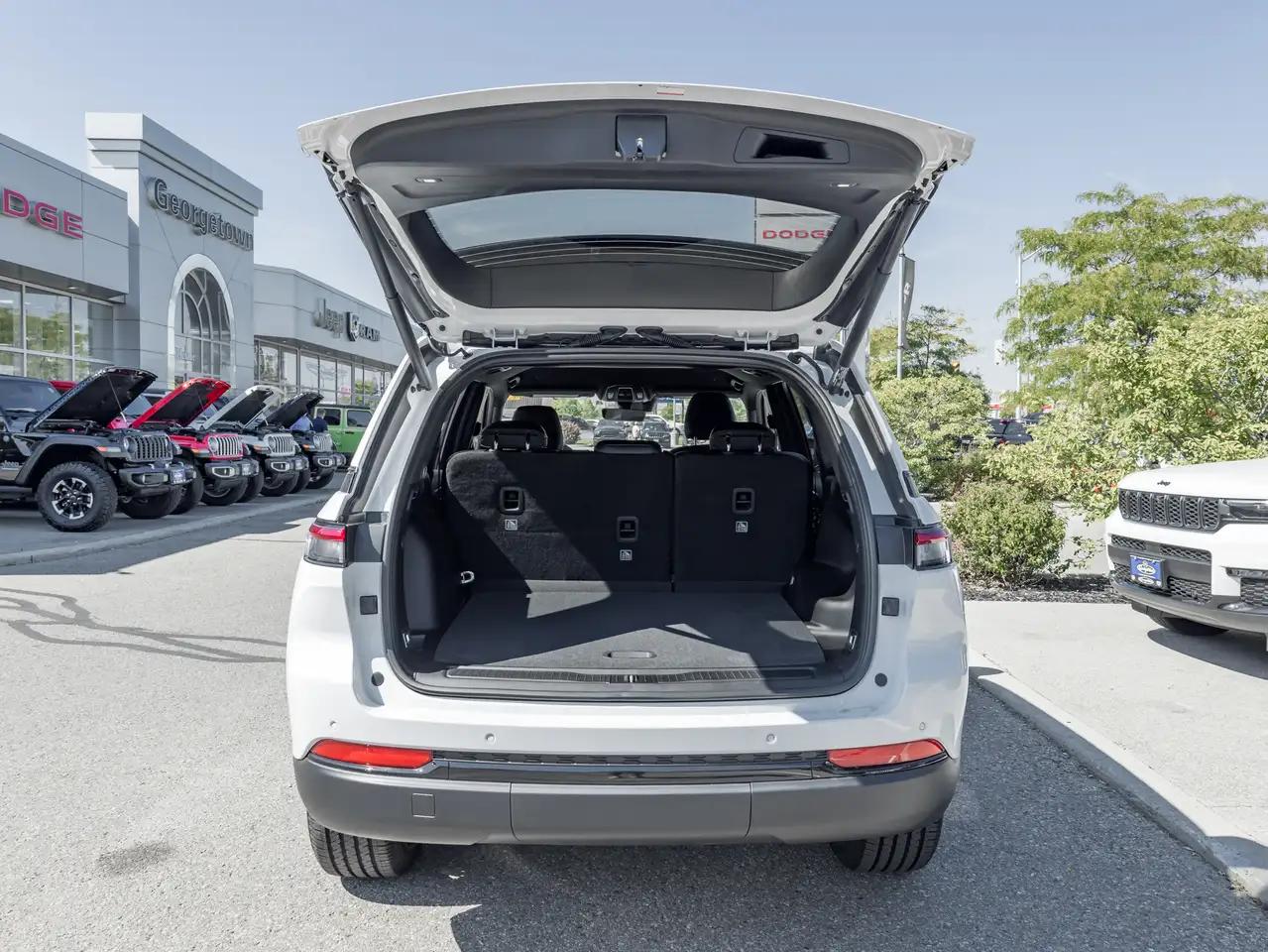 Jeep Grand Cherokee снимка Jeep Grand Cherokee