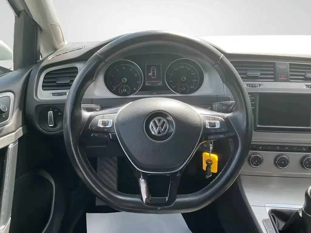 Volkswagen Golf photo Volkswagen Golf
