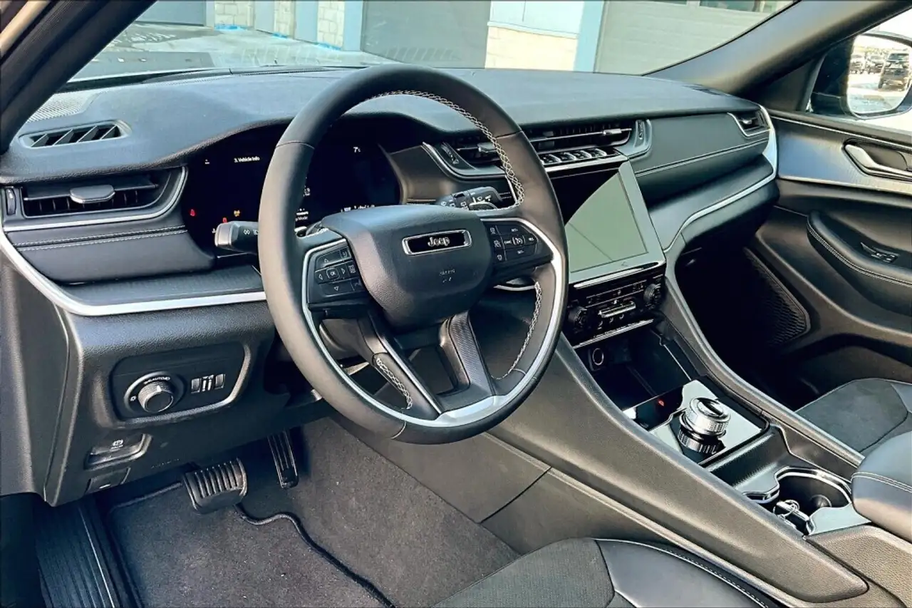 Jeep Grand Cherokee снимка Jeep Grand Cherokee