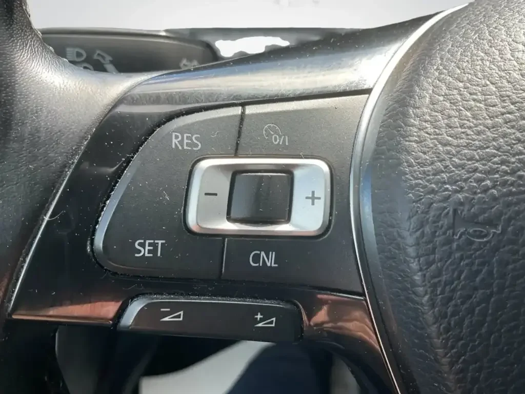 Volkswagen Golf photo Volkswagen Golf