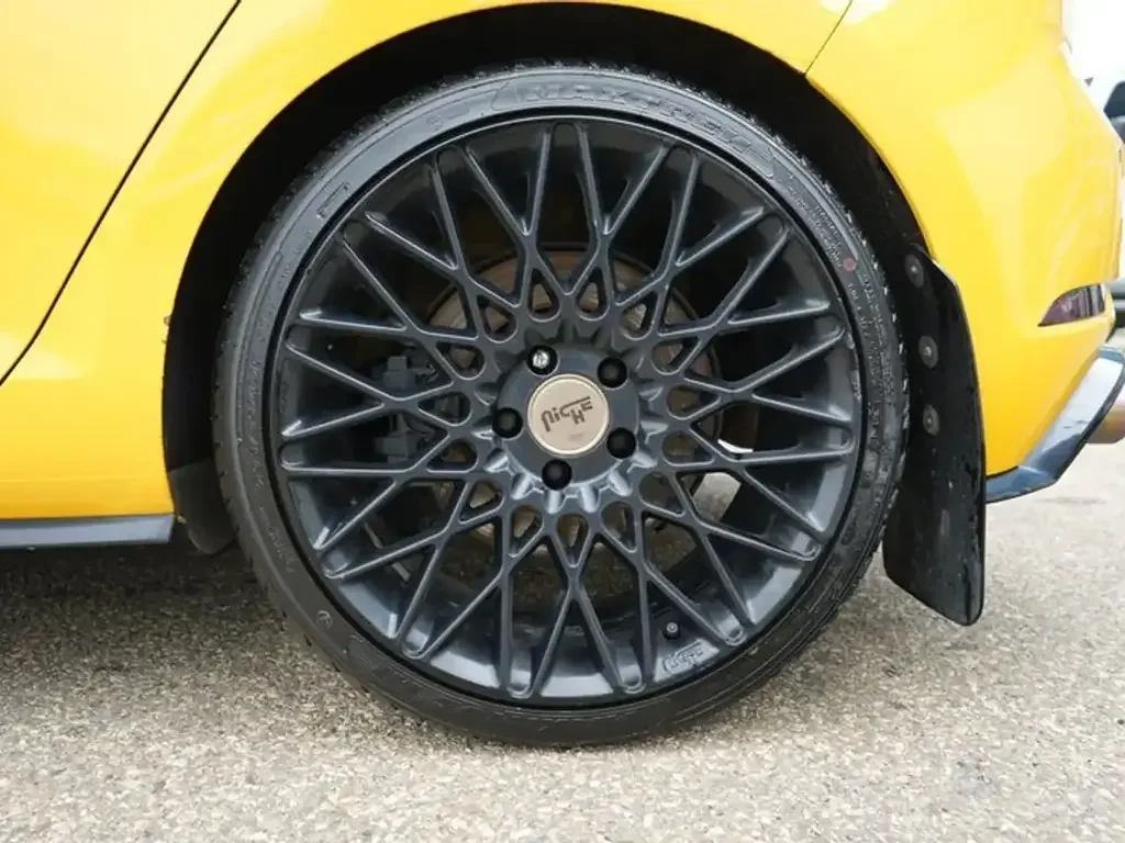 Volkswagen Golf R снимка Volkswagen Golf R