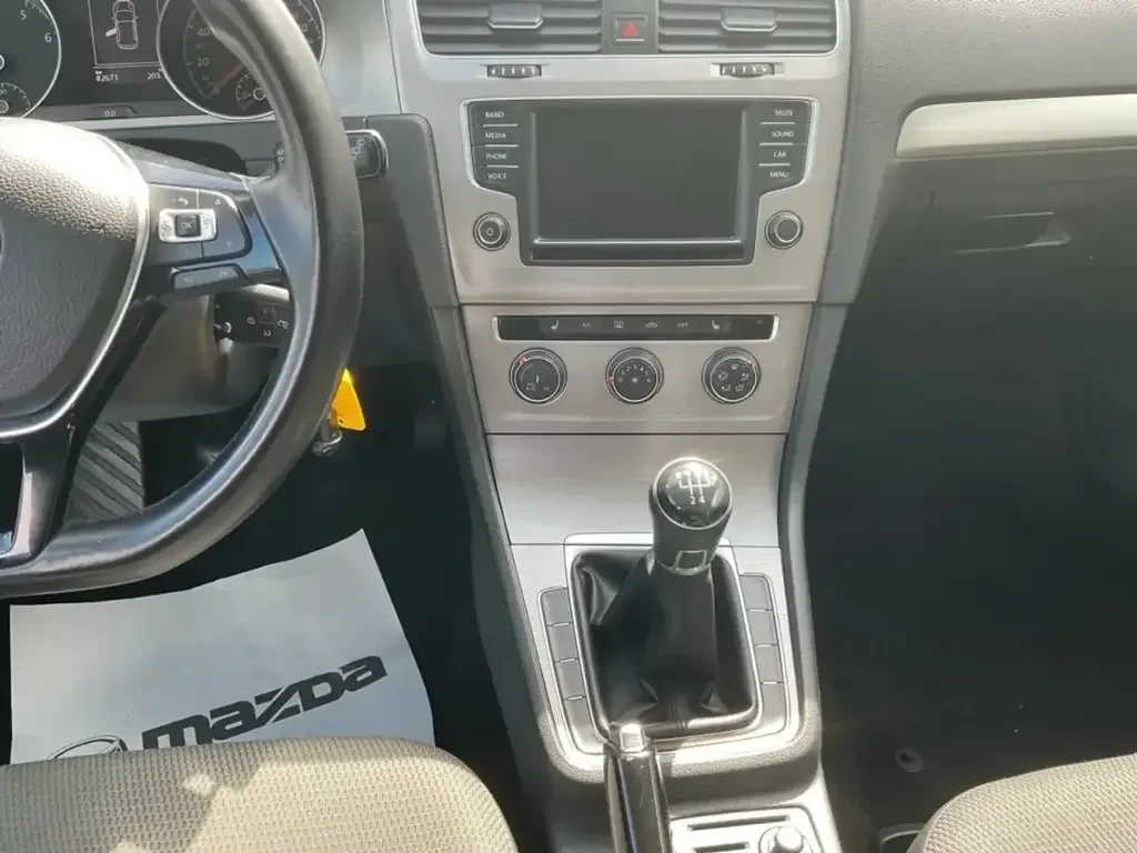Volkswagen Golf photo Volkswagen Golf