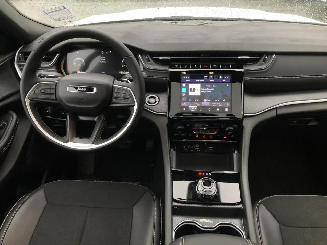Jeep Grand Cherokee снимка Jeep Grand Cherokee