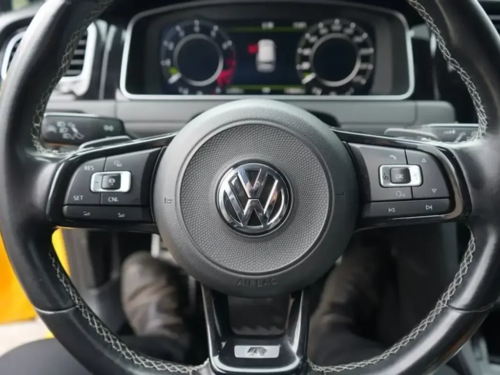 Volkswagen Golf R снимка Volkswagen Golf R